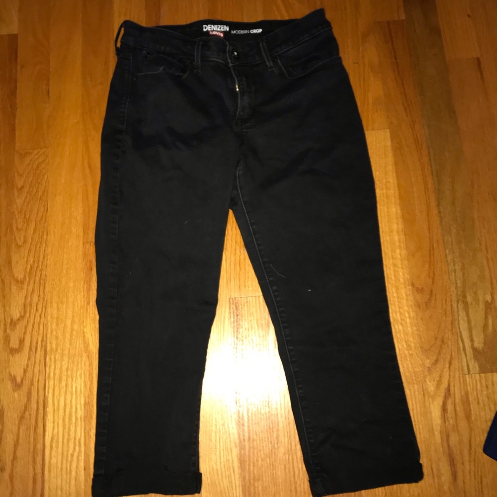 black jeans capris